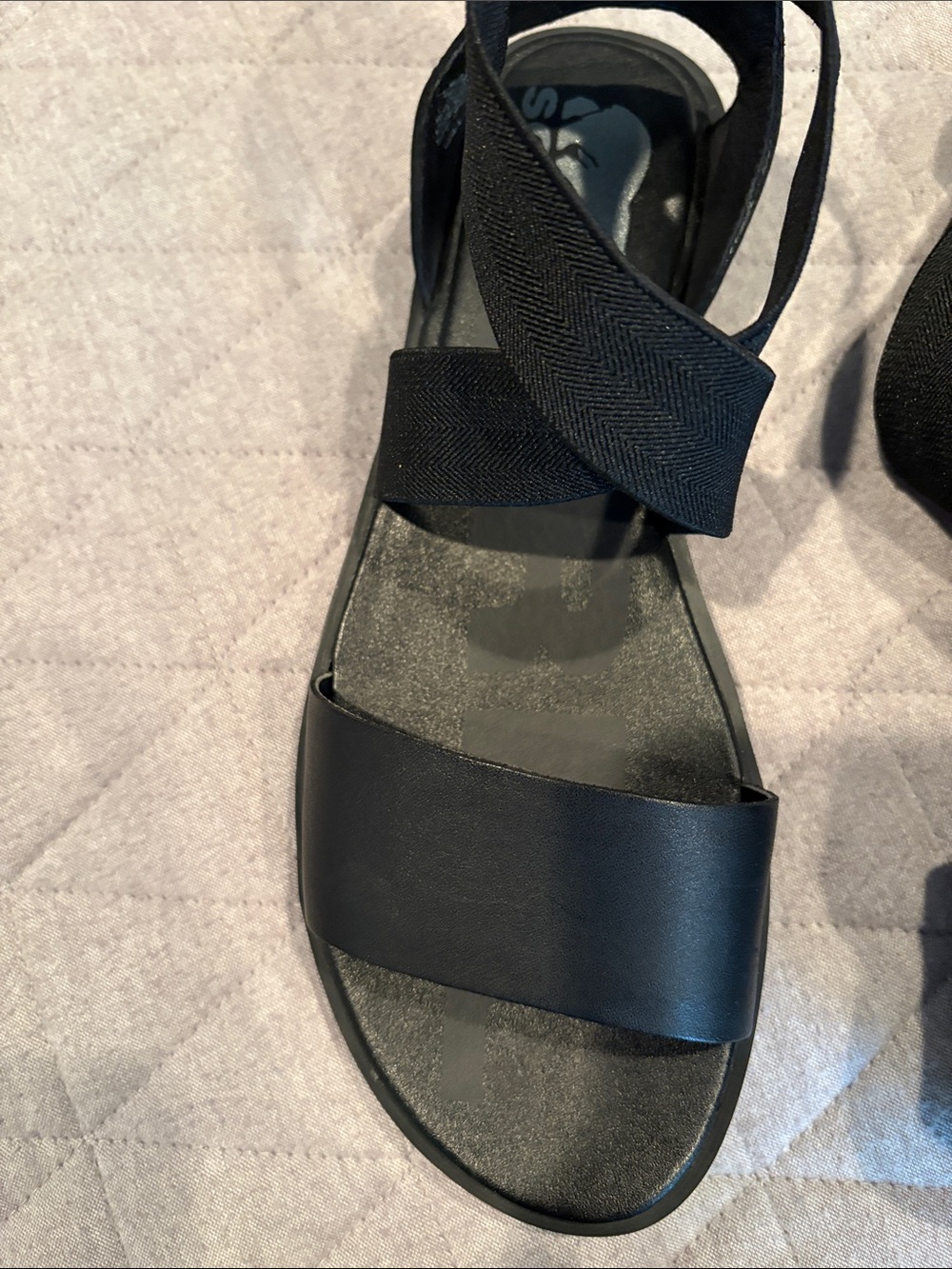 Sorel Black Crisscross Elastic Strap Sandals - Picture 3 of 4